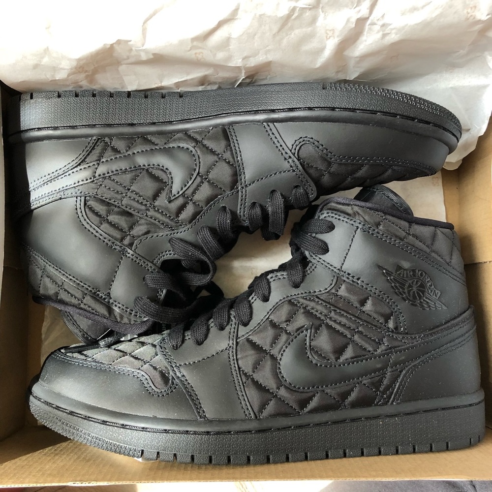 Women’s air jordan 1 quilted black on black size 9
